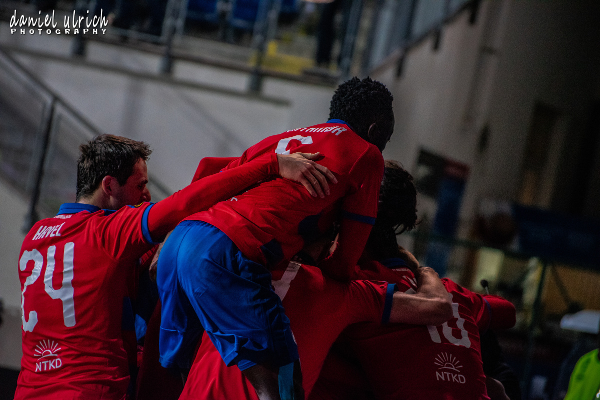 EL: FC Viktoria Plzeň - Dinamo Záhřeb 2:1 - Daniel Ulrich - Sportovní fotograf Plzeň